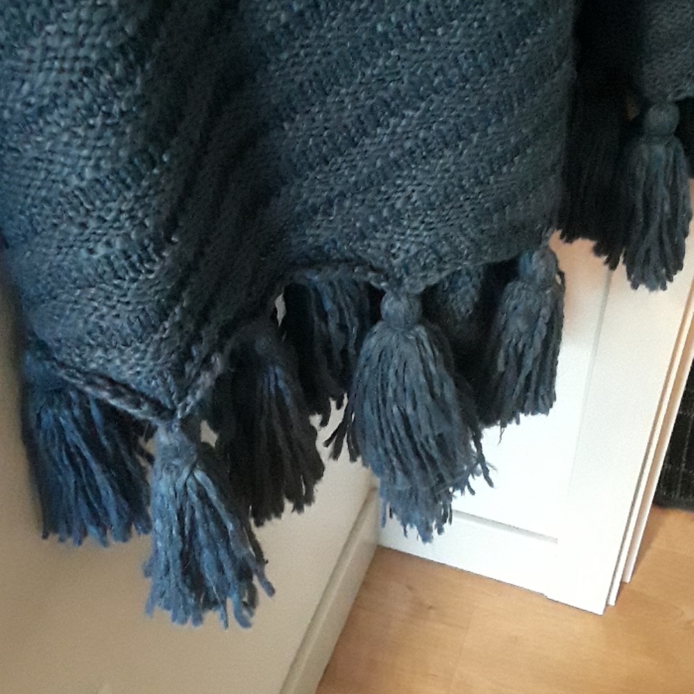 Shawl - Picture 2 of 2